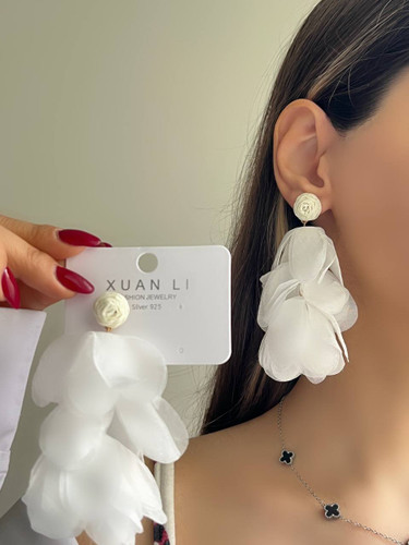گوشواره زنانه مدل پارچه ای سفید
