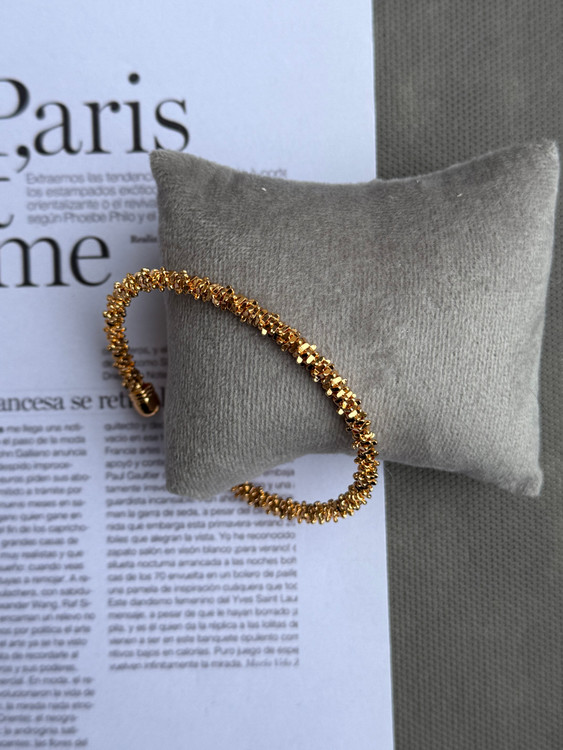 بنگل خاویاری طلایی