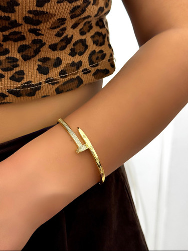 دستبند بنگل زنانه مدل میخ جواهری طلایی