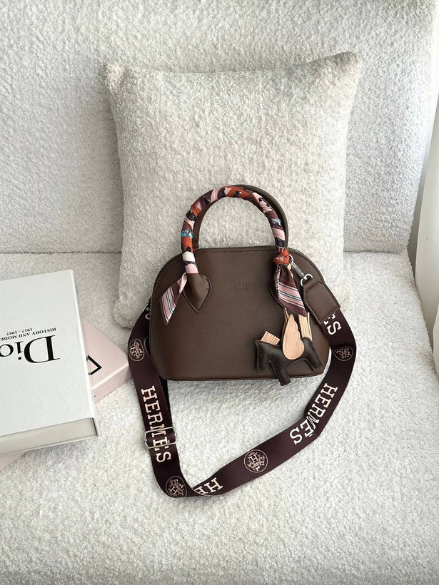 کیف هرمس زنانه همراه با چارم بگ اسب و اسکارف